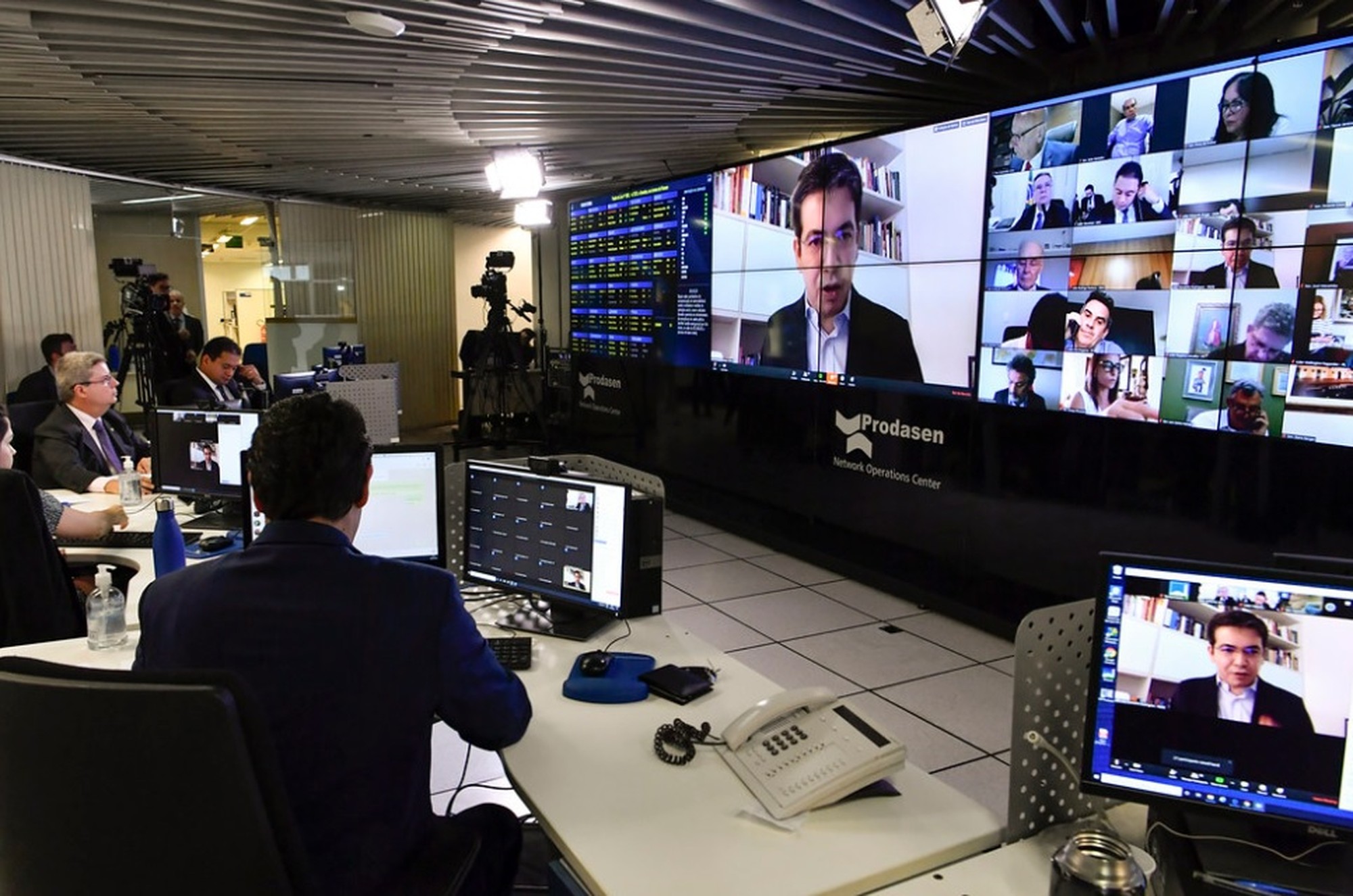 Coronavírus: Senado aprova projeto que prevê R$ 600 mensais a trabalhadores informais
